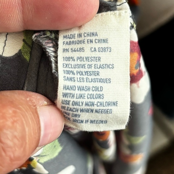 American Eagle dress size 4 women’s. Grey with floral pattern. Adjustable strap - Picture 4 of 9